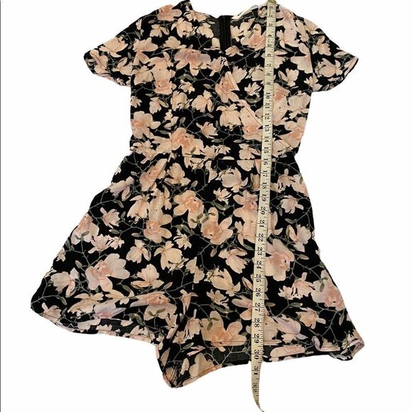 NWOT BLUENOTES Black Floral Short Sl Romper - Picture 13 of 13